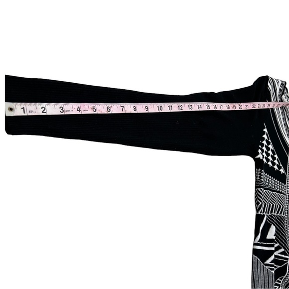 P. Luca Milano Women’s Sweater Size Medium Long Sleeved Black & White Geometric - Picture 9 of 12